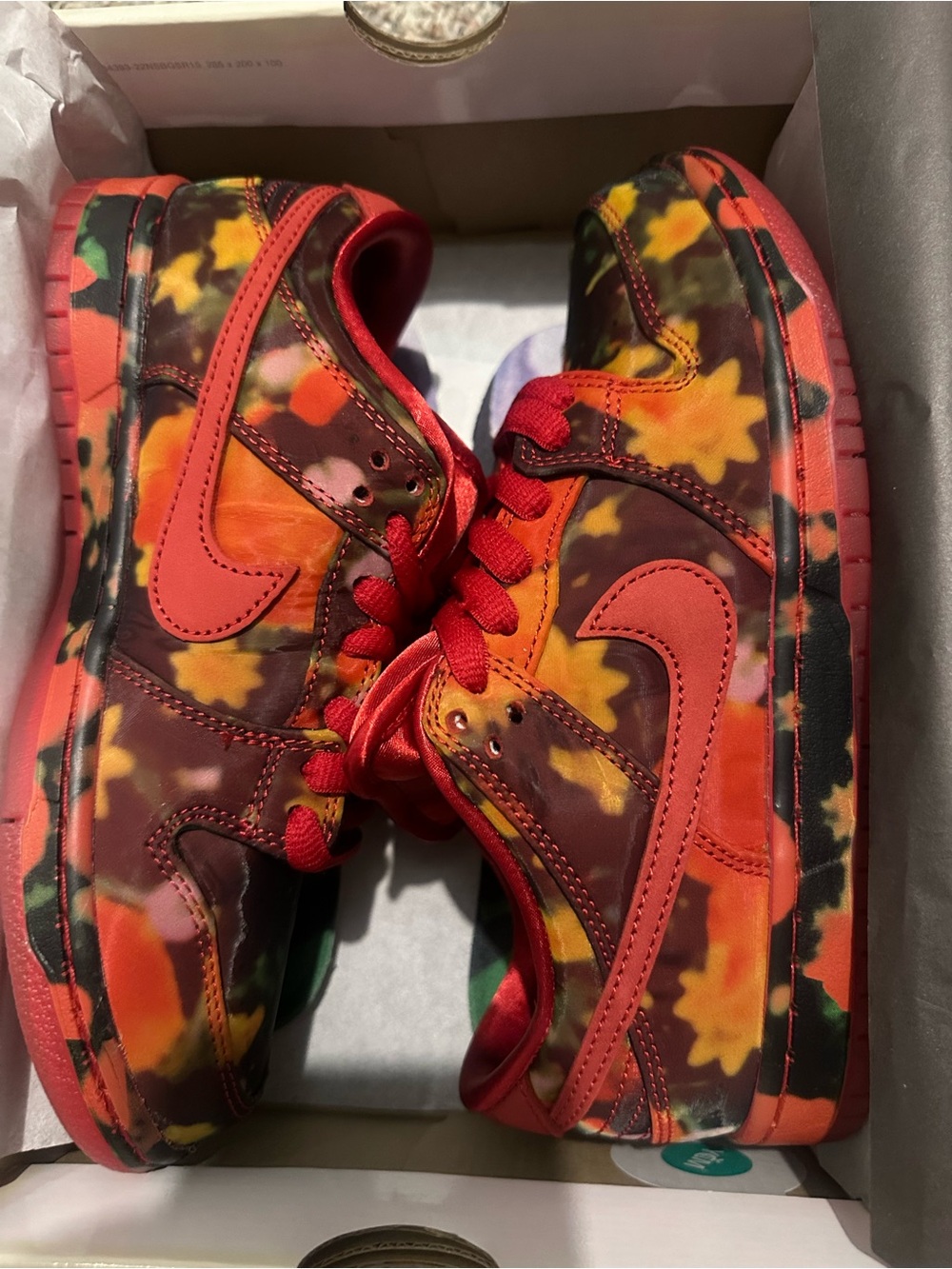 Nike SB Dunk Low Pro WOO QS in Gym Red/University Red